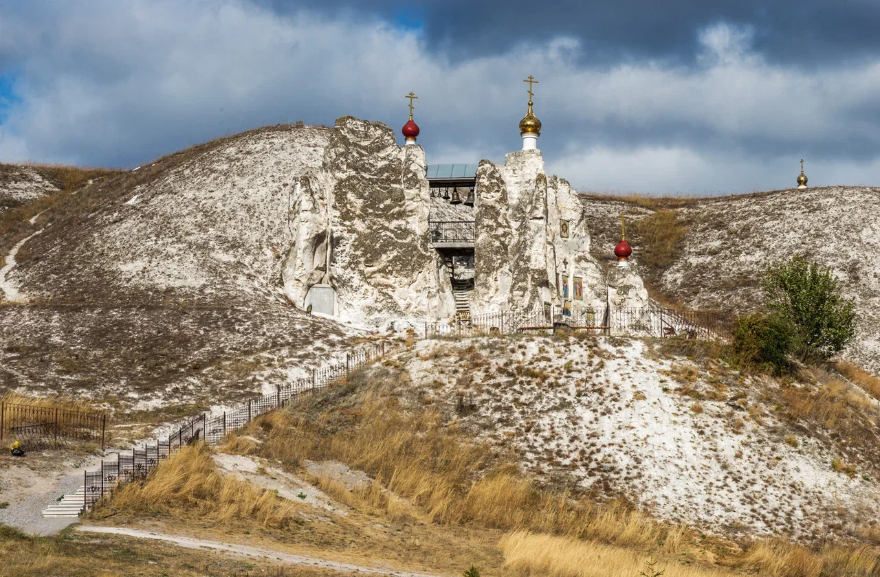Костомаровский Свято-Спасский монастырь