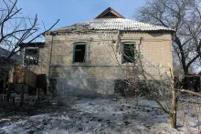 Будни Новороссии: руины  Кировска после обстрела украинскими "Градами"_5