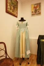 Выставка стилизованных исторических платьев_0