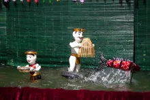 Традиционный кукольный спектакль вьетнамского театра на воде_4