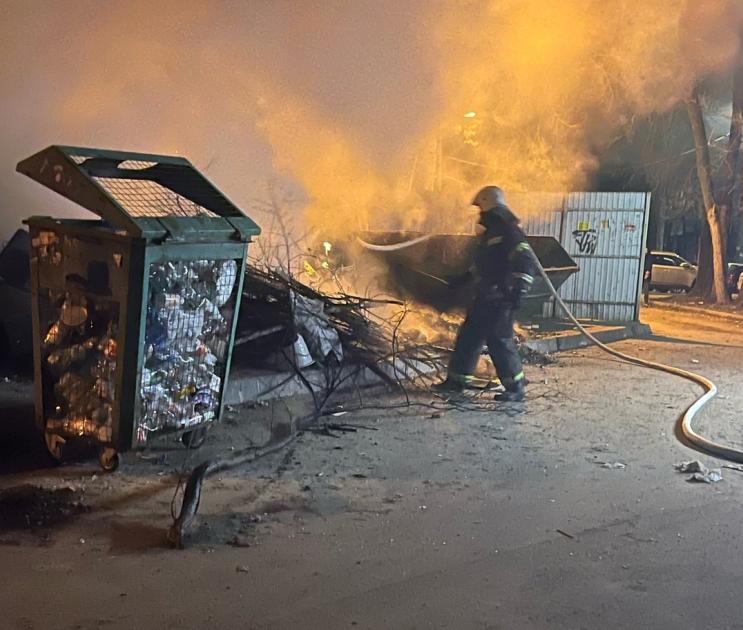 Ночью пожарные съехались на Олеко Дундича в Воронеже