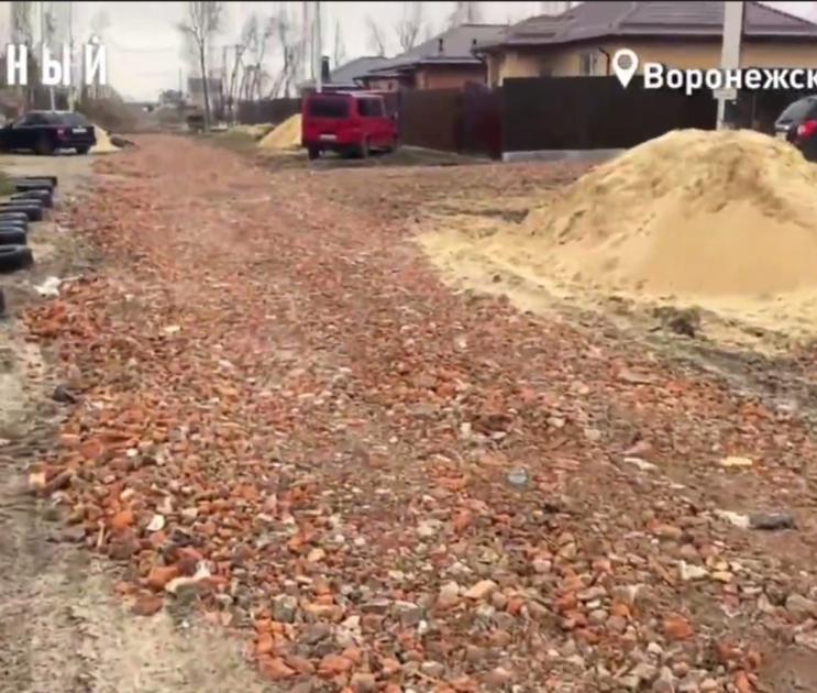 Жители Новой Усмани пожаловались на разрушенную дорогу