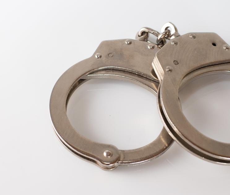 19-летнюю пособницу телефонных аферистов задержали воронежские правоохранители