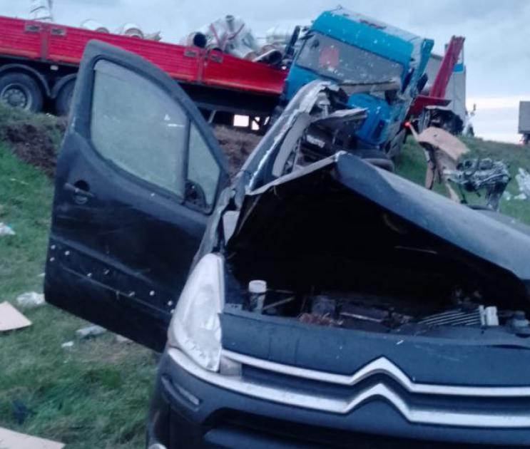 Водитель скончался из-за столкновения с двумя грузовиками под Воронежем