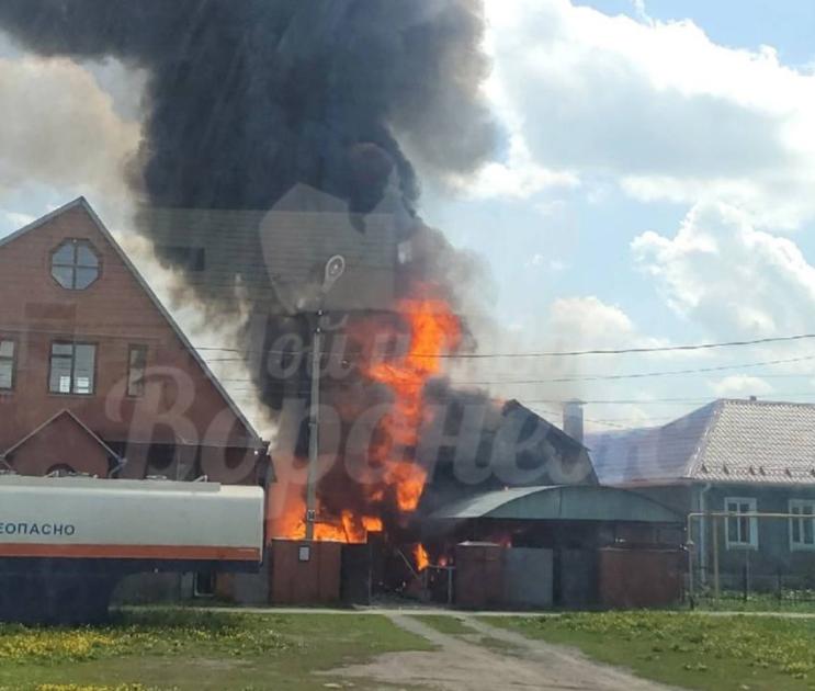 Частный дом загорелся в Новой Усмани: есть пострадавший