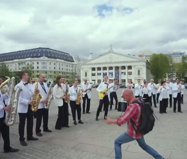 Воронежский губернаторский оркестр сыграл песню Хоя в эфире федерального канала