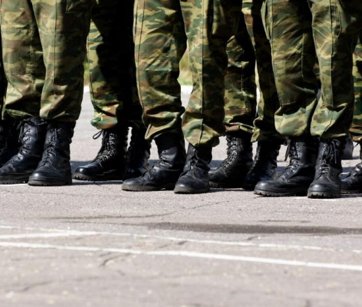 Обнаруженных на рынках Воронежа бывших мигрантов поставили на воинский учет